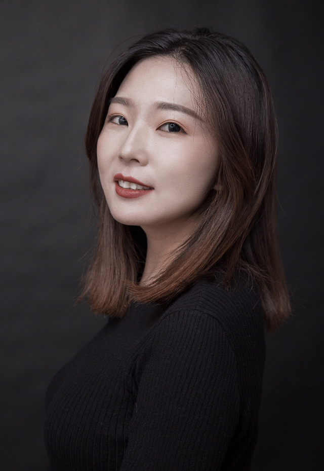 贺瑾月 贺瑾月